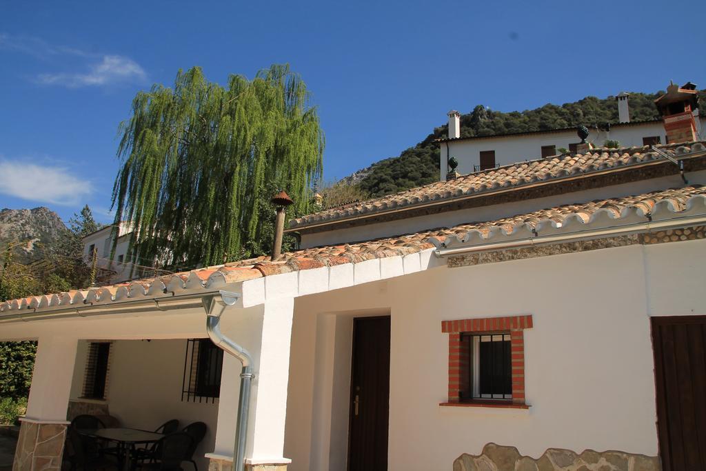 Gasthaus La Fuente De El Nacimiento Benamahoma Exterior foto